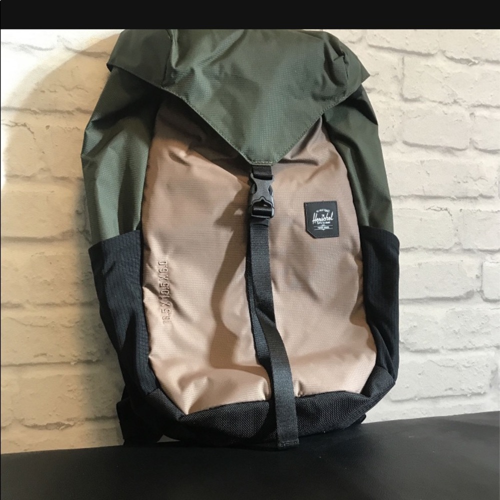 Herschel back pack, new
